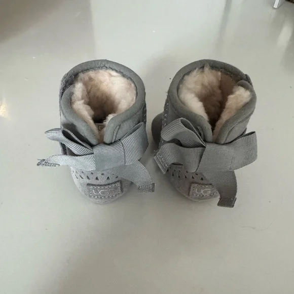 Cozy Gray UGG Infant Booties Size 0/1 - Picture 4 of 5